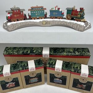 Hallmark Xmas Ornament Claus & Co R.R Train & Display Complete 5 pc Set 1991